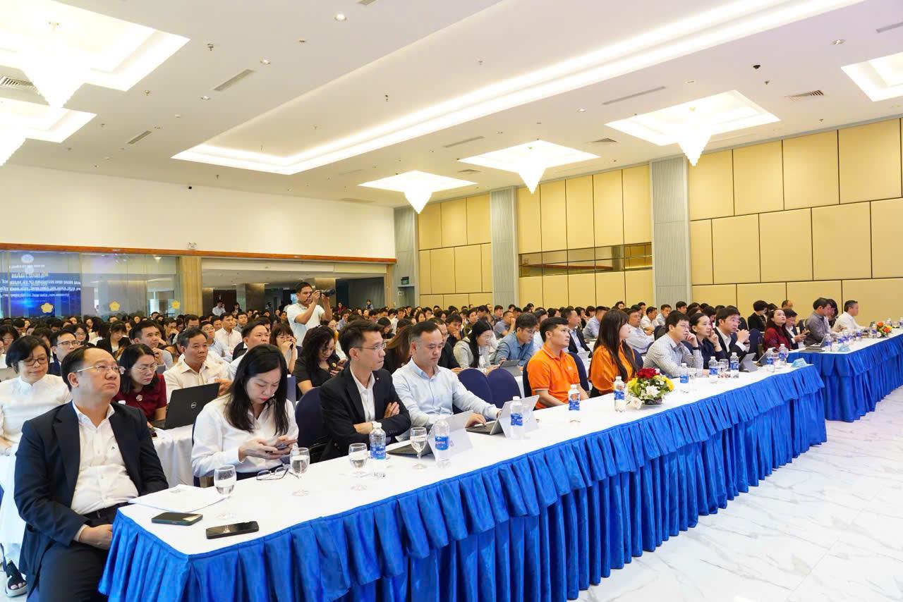Toàn cảnh Hội nghị.